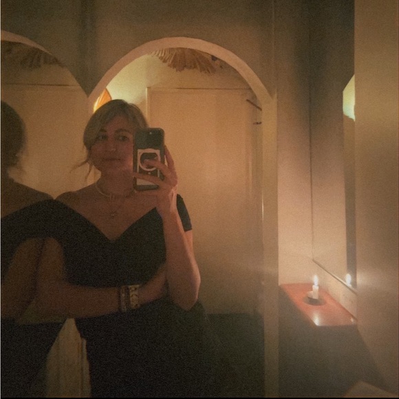 Reformation Ezlynn Off-shoulder Top - Picture 9 of 10